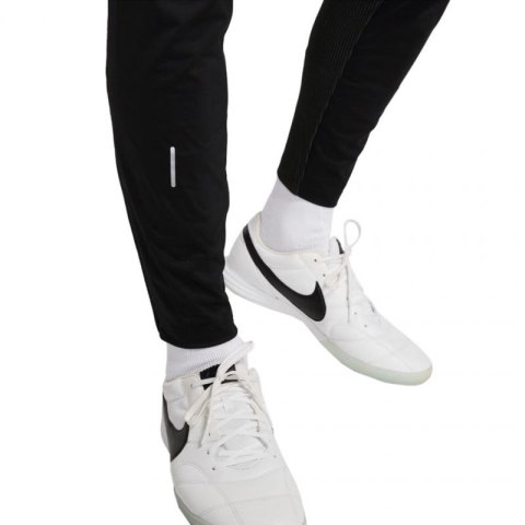 Spodnie Nike Therma-Fit Strike Pant Kwpz Winter Warrior M DC9159 010 S Spodnie Nike Therma-Fit Strike Pant Kwpz Winter Warrior M DC9159 010 S