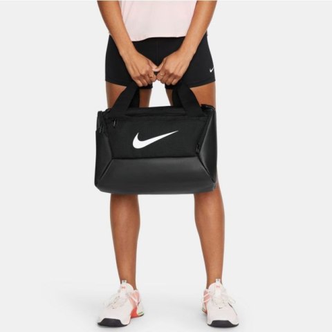 Torba Nike Brasilia 9.5 DM3977 010 czarny Torba Nike Brasilia 9.5 DM3977 010 czarny