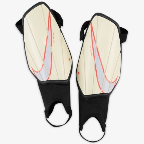 Nagolenniki Nike Charge M SP2164 113 M Nagolenniki Nike Charge M SP2164 113 M