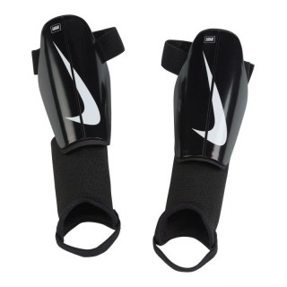 Ochraniacze piłkarskie Nike Charge DX4610-010 M (160-170cm)