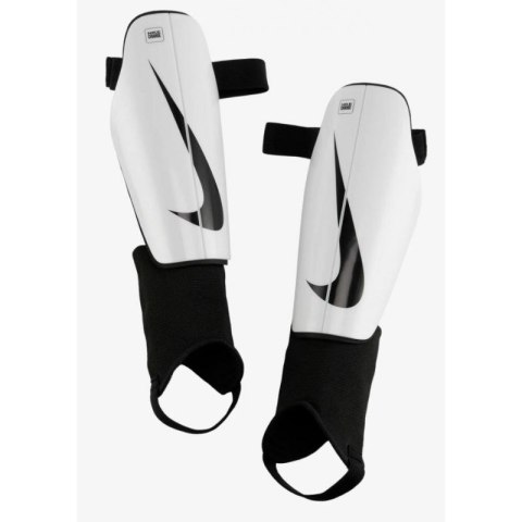 Ochraniacze piłkarskie Nike Charge DX4608-100 L (170-180cm) Ochraniacze piłkarskie Nike Charge DX4608-100 L (170-180cm)