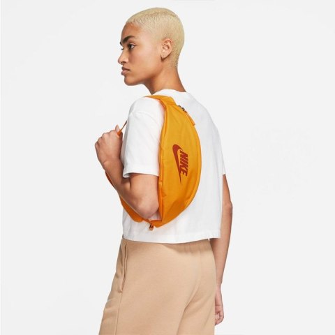 Saszetka, nerka Nike Heritage Waistpack DB0490-717 one size Saszetka, nerka Nike Heritage Waistpack DB0490-717 one size