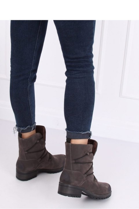 BOTKI NA PROTEKTORZE SZARE K1936104 GRIS - Inello BOTKI NA PROTEKTORZE SZARE K1936104 GRIS - Inello