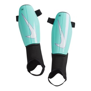 Ochraniacze piłkarskie Nike Charge DX4608-354 M (160-170cm)