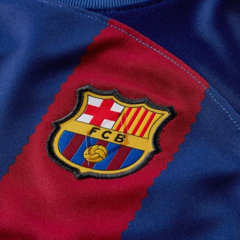 Komplet piłkarski Nike FC Barcelona 2023/24 Home Jr DX2815-456 80-85 cm Komplet piłkarski Nike FC Barcelona 2023/24 Home Jr DX2815-456 80-85 cm