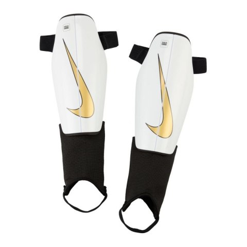 Ochraniacze piłkarskie Nike Charge DX4608-101 L (170-180cm) Ochraniacze piłkarskie Nike Charge DX4608-101 L (170-180cm)
