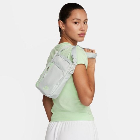 Saszetka Nike Elemental Premium DN2557-034 one size Saszetka Nike Elemental Premium DN2557-034 one size