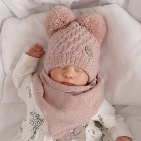 Czapka i szalik dla dziewczynki zimowy komplet, biały, z dwoma pomponami, wiązany Anava Czapka i szalik dla dziewczynki zimowy komplet, biały, z dwoma pomponami, wiązany Anava